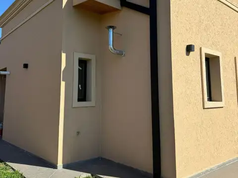 Casa 3 ambientes con 2 baños