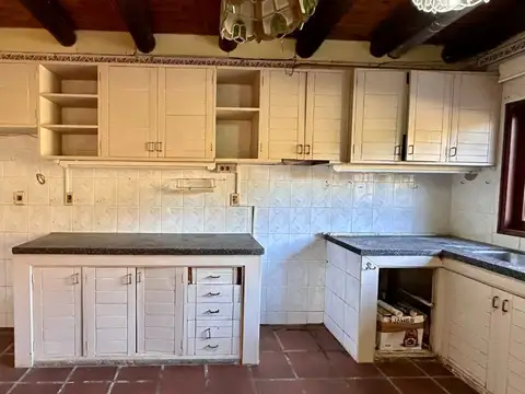 Casa 7 ambientes con 2 baños