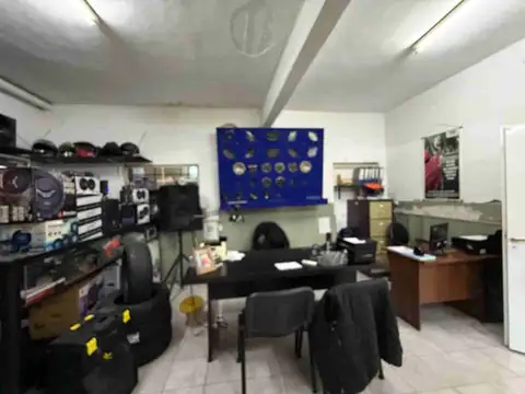 CASA CON LOCAL Y GALPÓN EN VENTA EN PERGAMINO