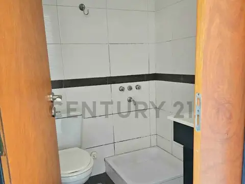 Avenida Rivadavia 10700, Piso 1
