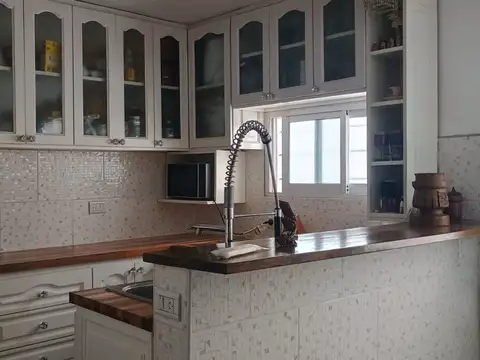 Depto Tipo Casa 4 ambientes con 3 baños