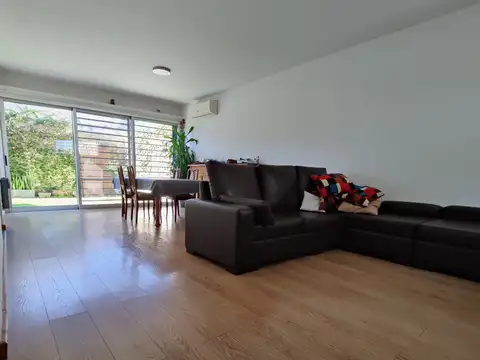 CASA EN VENTA-SANTIAGO AL 3400-B° CURA