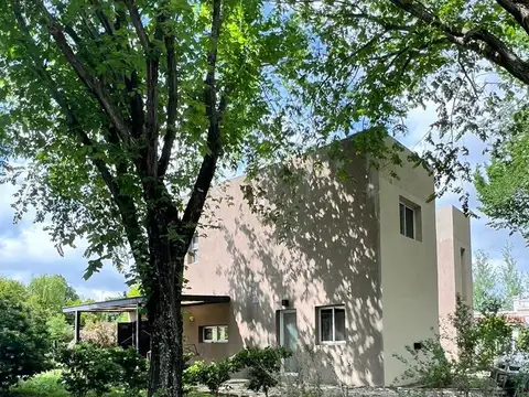 Casa 4 ambientes con 5 baños