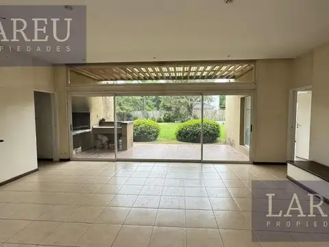 Casa en Venta en el Barrio Privado Roble Joven