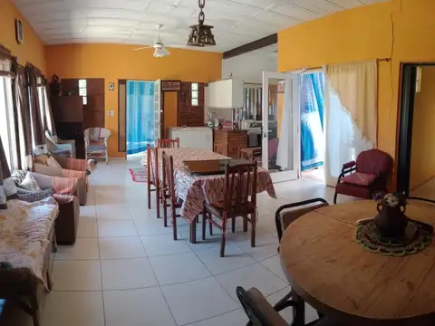Casa en Alquiler con 1 cochera