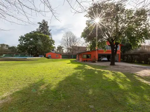 VENTA/PERMUTA CASA QUINTA MULTIFAMILIAR 5 AMBIENTES-FRANCISCO ALVAREZ