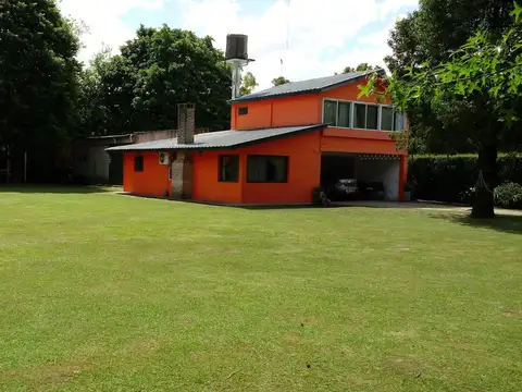 Casa en Venta con 2 cocheras