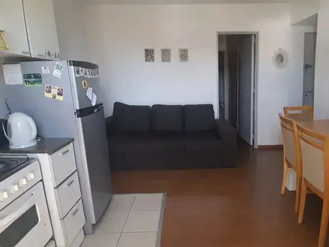 DPTO. UN DORMITORIO EN VENTA CON BALCÓN AL FRENTE