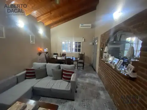 Casa en Venta con 2 cocheras
