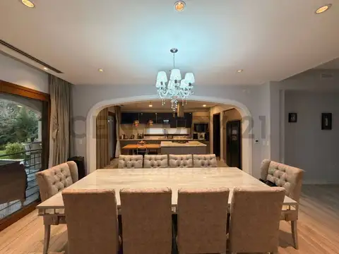Casa en Venta con 1 cochera