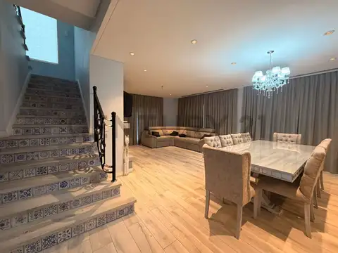 Casa 7 ambientes con 5 baños