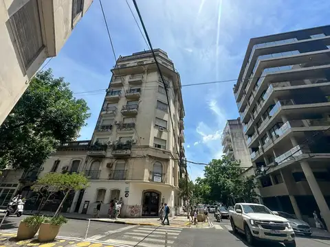 Venta departamento con 2 dormitorios y balcón francés zona Centro