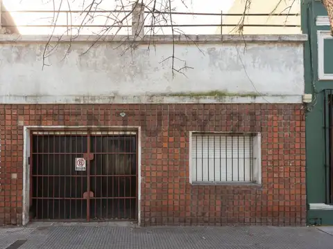 VENTA CASA/LOTE - VILLA ORTUZAR - PERMUTA