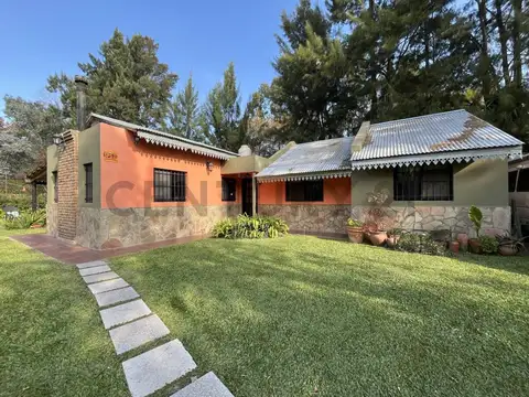 Casa en El Rodeo | Lote 995 m² con Pileta, Cancha de Tenis y Amplio Parque