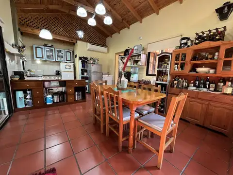 Casa en El Rodeo | Lote 995 m² con Pileta, Cancha de Tenis y Amplio Parque