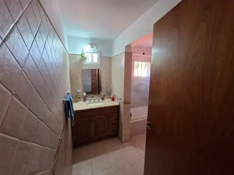 CASA EN VENTA APTA CREDITO BURZACO 4 AMBIENTES