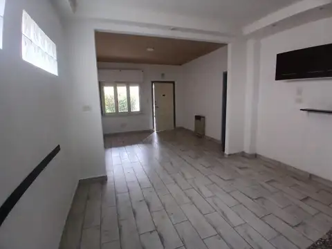 Casa en Alquiler en Castelar Sur, $ 930.000
