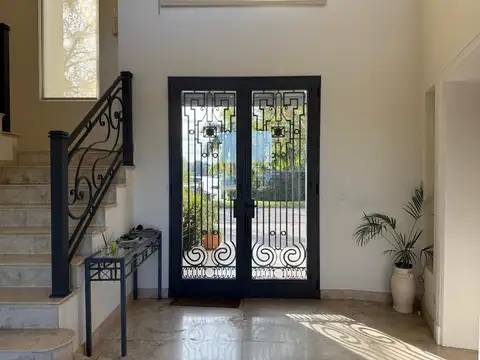 Casa 7 ambientes con 8 baños