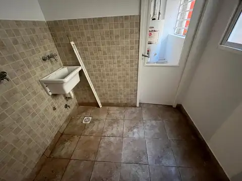 Venta. Departamento. 2 Ambientes. Andrés Lamas y Camarones.