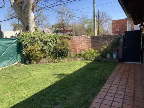 Chalet de 4 ambientes en venta en Benavídez – Excelente construcción, parque y p