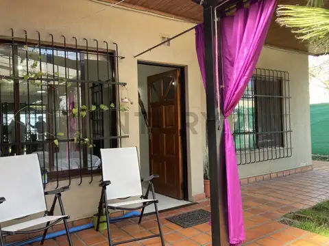 Chalet de 4 ambientes en venta en Benavídez – Excelente construcción, parque y p