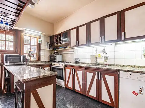 Casa en Venta con 2 cocheras