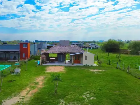 CASA CON 2 LOTES CONTIGUOS