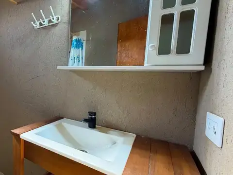 CASA CON 2 LOTES CONTIGUOS