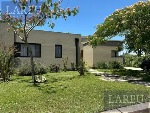 Barrio Santa Emilia, Pilar Del Este