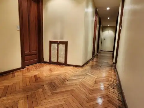 Semi-piso de época y categoría frente a Galerías Pacífico