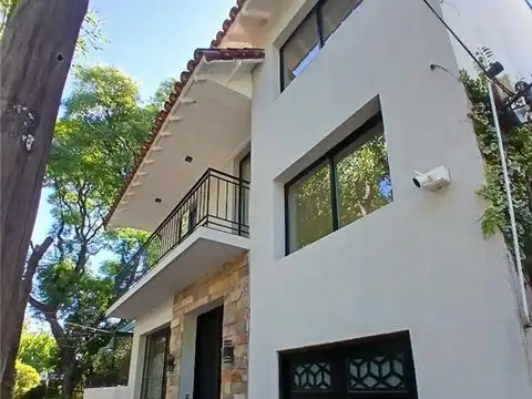 Casa en Venta - Tu Nuevo Refugio en El Bajo de Martínez