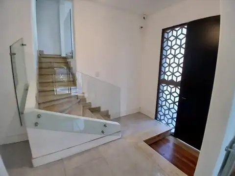 Casa en Venta - Tu Nuevo Refugio en El Bajo de Martínez