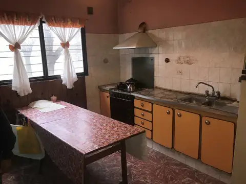 Casa 4 ambientes con 1 baño