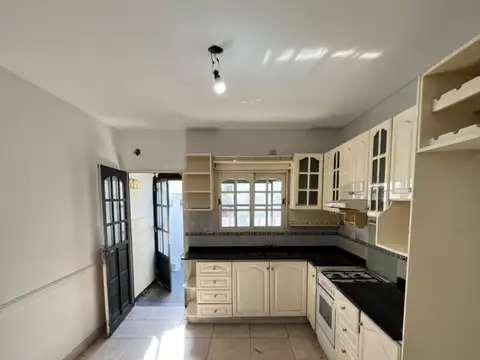 Casa en Alquiler con 1 cochera