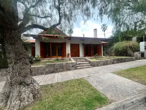 CASA EN VENTA 3 DORM LOTE ESQUINA 1000 m2 DALVIAN