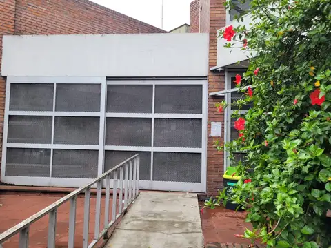 Av. Hipólito Yrigoyen  al 4600