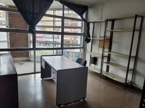 Av. Hipólito Yrigoyen  al 4600