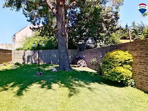 Casa en Venta con 3 cocheras