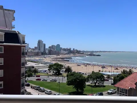 Venta semipiso 5 ambientes vista plena al mar.