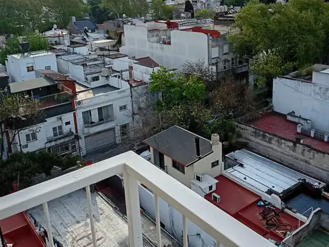 2 AMBIENTES CONTRAFRENTE CON BALCON HERMOSA VISTA A 2 CUADRAS DE AVENIDA RIVADAVIA