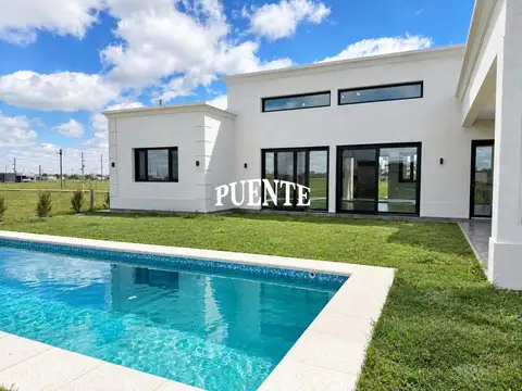 Casa en Venta con 4 cocheras