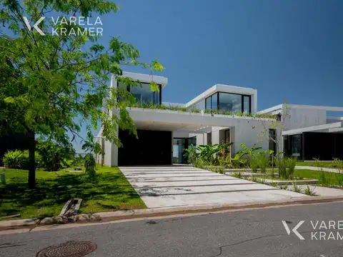 Casa 7 ambientes con 4 baños