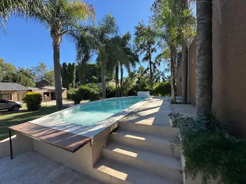 Casa 6 ambientes con 2 baños