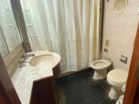 VENTA CASA 4 AMBIENTES PADUA COCHERA PATIO