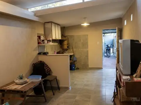 #ALQUILER  #CASITA " en Funes "  urbana casi centro ! C/Todos los Servicios  ,Dpto. Tipo CASA de 1( un) Dormitorio ( ideal 1 ó  maximo 2 personas) : entrada privada !  Patio privado ! Ventanas c/rejas y mosquiteros , Aire Acondicionado Calefacción,  Coci