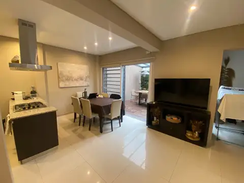 Casa 6 ambientes con 3 baños