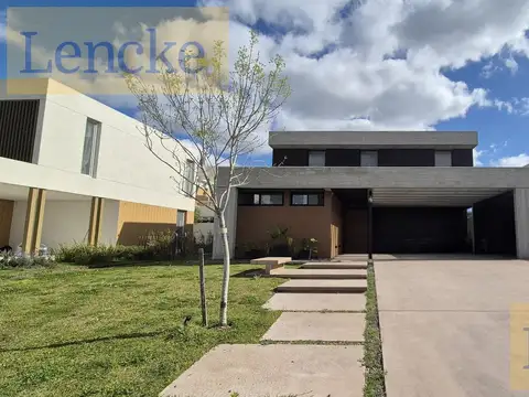 Casa en Barrio Los Puentes