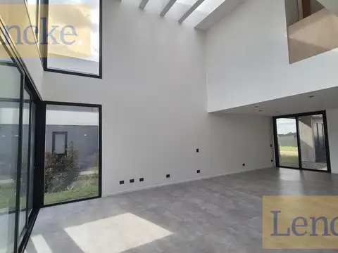 Casa 7 ambientes con 7 baños