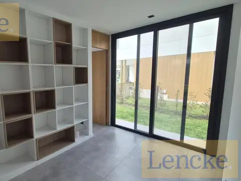 Casa en Venta con 4 cocheras