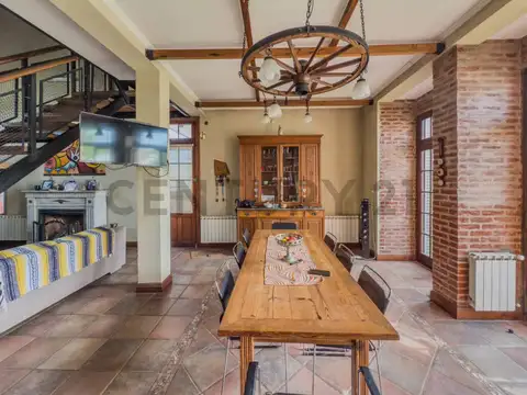 Casa en Venta con 4 cocheras